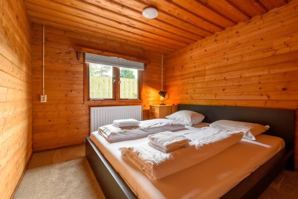 פוטן Spacious Wooden Cottage With Infra-Red Sauna At Veluwe מראה חיצוני תמונה