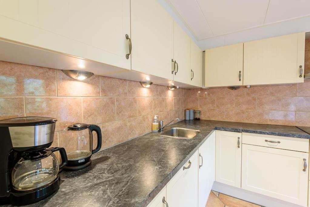 פוטן Spacious Wooden Cottage With Infra-Red Sauna At Veluwe מראה חיצוני תמונה