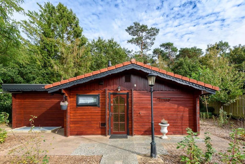 פוטן Spacious Wooden Cottage With Infra-Red Sauna At Veluwe מראה חיצוני תמונה