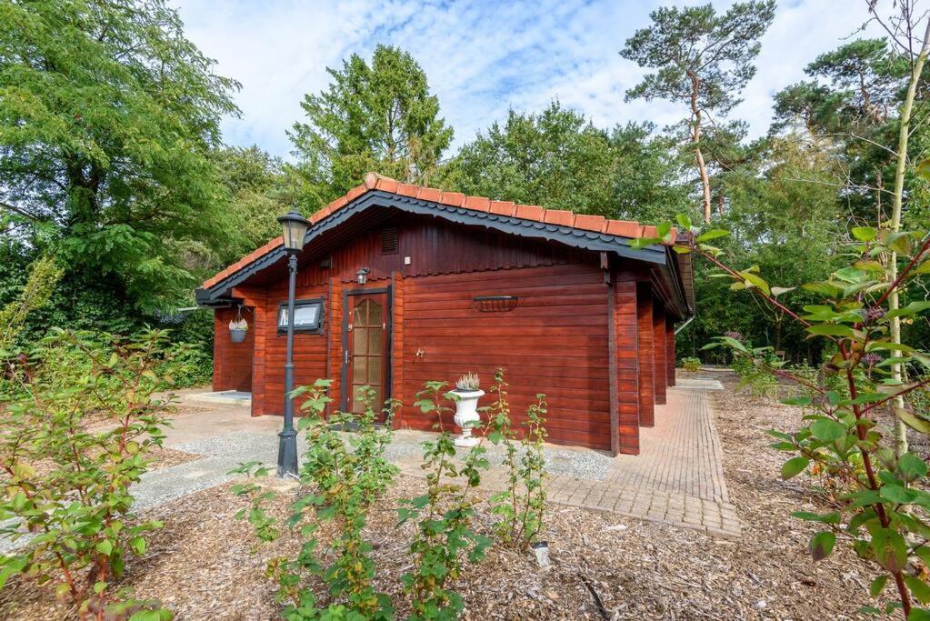 פוטן Spacious Wooden Cottage With Infra-Red Sauna At Veluwe מראה חיצוני תמונה
