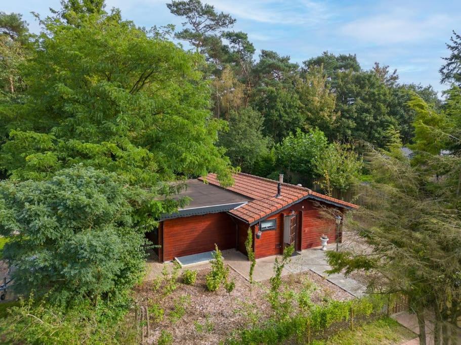 פוטן Spacious Wooden Cottage With Infra-Red Sauna At Veluwe מראה חיצוני תמונה