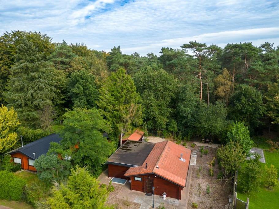 פוטן Spacious Wooden Cottage With Infra-Red Sauna At Veluwe מראה חיצוני תמונה