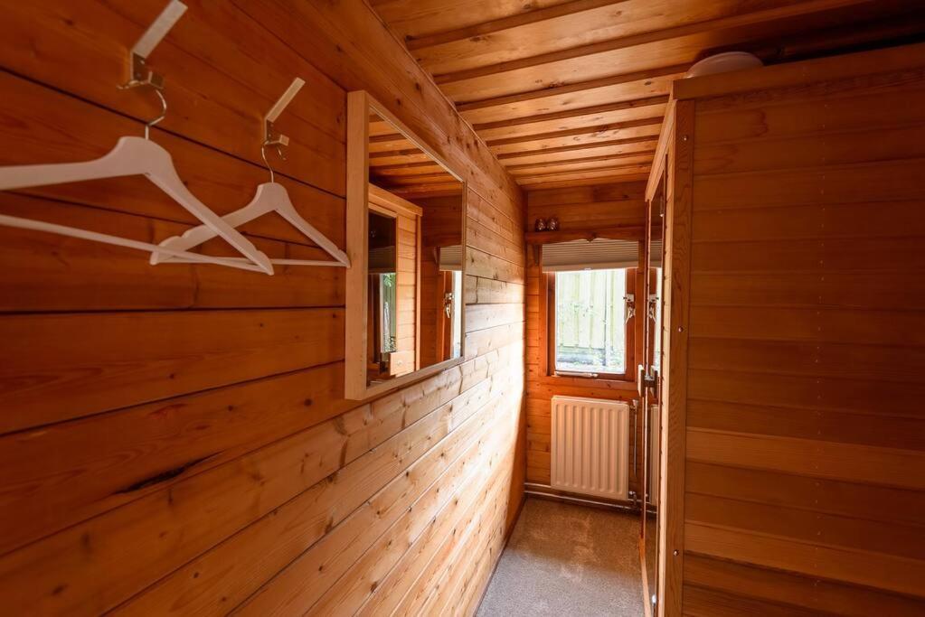 פוטן Spacious Wooden Cottage With Infra-Red Sauna At Veluwe מראה חיצוני תמונה